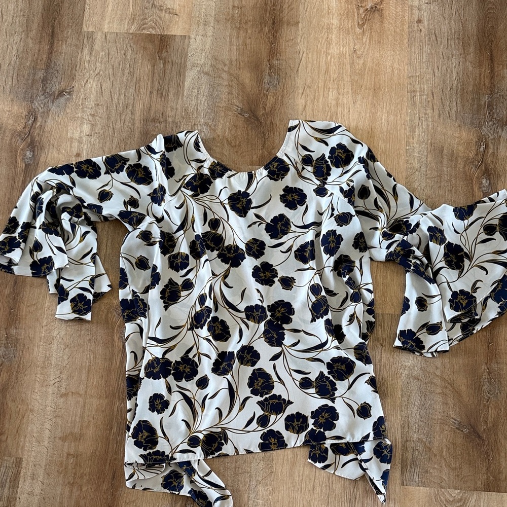 EUC Navy/Cream Floral Blouse